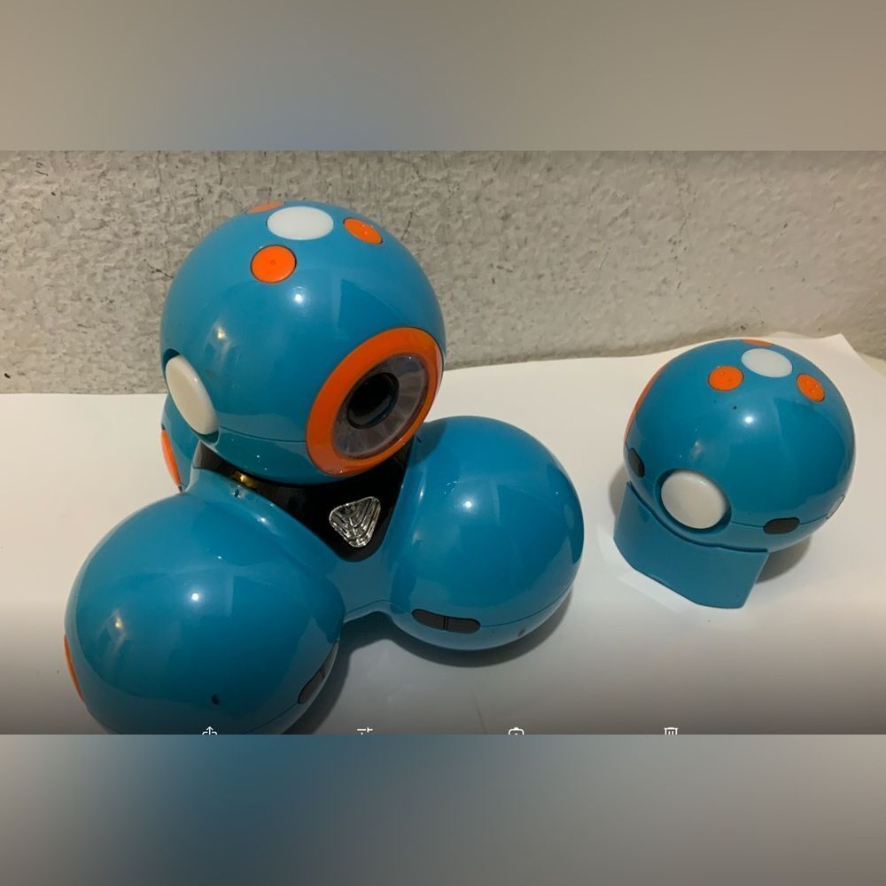 Wonder Workshop Dash Robot.